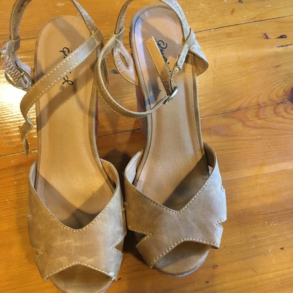 Wedge sandals - Picture 2 of 3